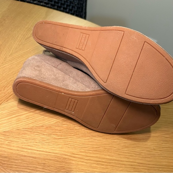 Toms Tan Suede Kelsey Wedge Booties - Picture 5 of 6
